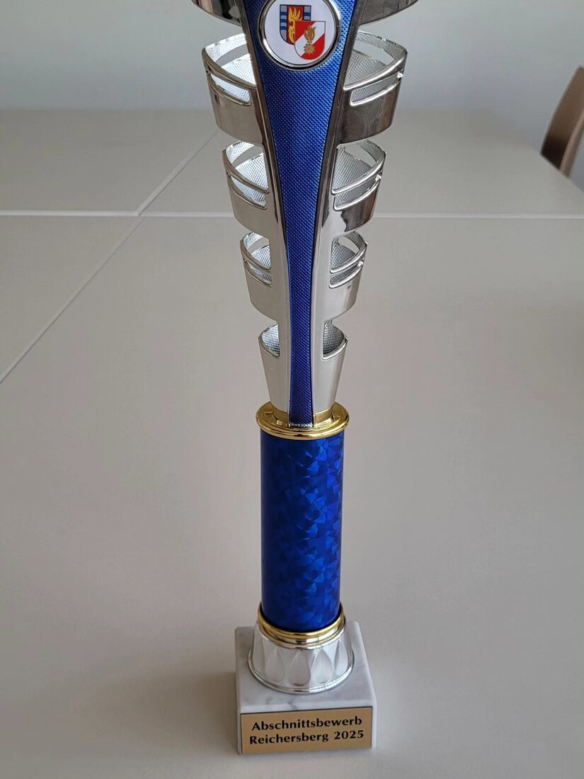 Wanderpokal auf dem Siegertisch